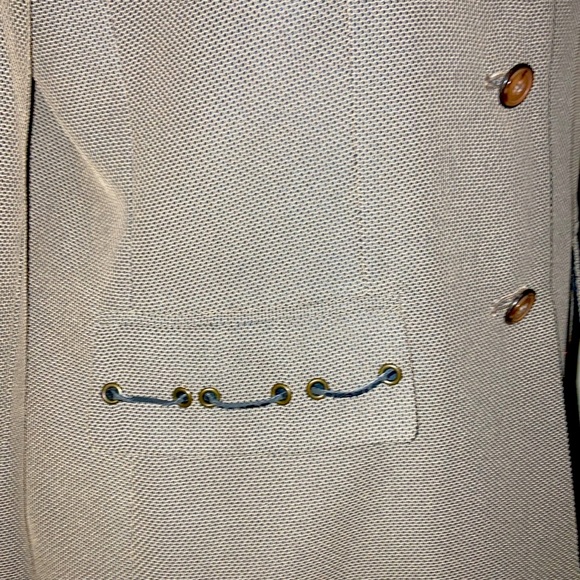 100% Polyester Sell & Lining 3/button closure and w/ threaded decorative design - Picture 3 of 4